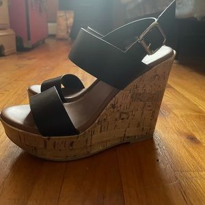 Black wedges